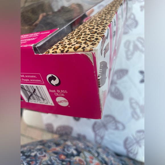 Raquelle Style Barbie Doll - Glam - Picture 11 of 15